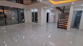 ویلا ۳۲۰ متری شهرکی با سند در سرخرود