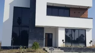 ویلا شهرکی و ساحلی با ساحل اختصاصی