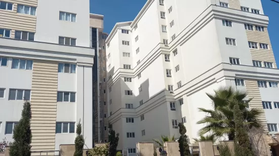 زمین بر گلستان