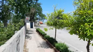 زمین با پروانه 12 طبقه در خط ساحلی