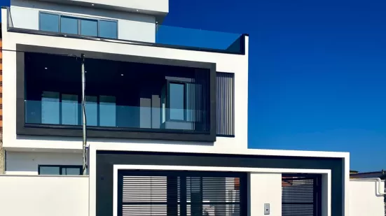ویلا تریبلکس استخردار، نما مدرن