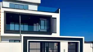 ویلا تریبلکس استخردار، نما مدرن