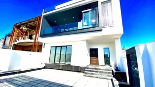 ویلا تریبلکس استخردار، نما مدرن