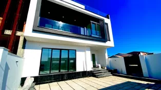 ویلا تریبلکس استخردار، نما مدرن