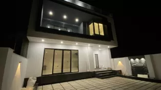ویلا تریبلکس استخردار، نما مدرن