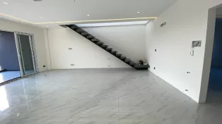 ویلا تریبلکس استخردار، نما مدرن