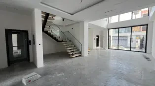فروش ویلا مدرن ساحلی با اسانسور