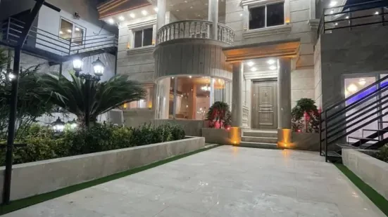 فروش ۳۲۰ متر ویلا دوبلکس ساحلی استخردار در سرخرود