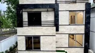 تریبلکس شاهانه با استخر و روف‌گاردن، ویوی دریا