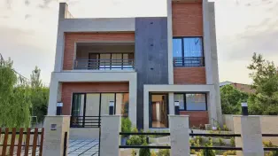 فروش ۲۲۰ متر ویلا شیک نوساز استخردار در سرخرود