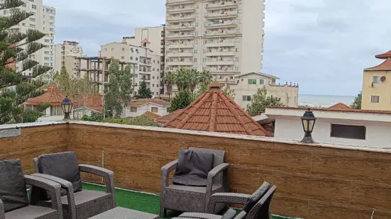 تریبلکس مبله با شاه‌نشین، سه تراس ویو دریا