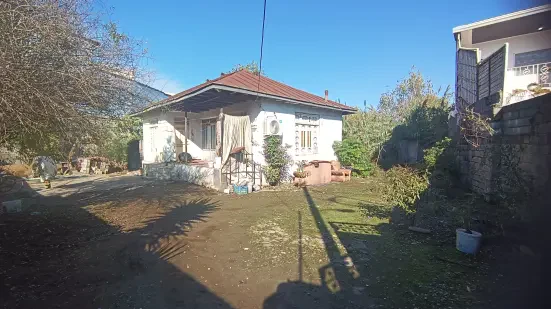 830 متر زمین دو نبش با ویلا کلنگی محمود آباد