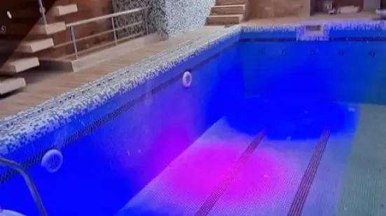 تریبلکس لاکچری چند قدمی دریا با استخر و جکوزی