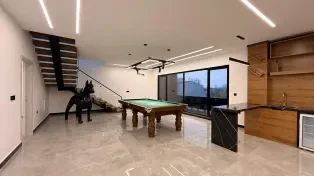 ویلا لوکس نوساز نزدیک ساحل ۳۸۰ متر بنای مهندسی‌ساز