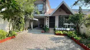 خانه مستقل در مجموعه خوش‌نشین  ۲۱۰ متر زمین