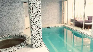 فروش ویلا ساحلی استخردار