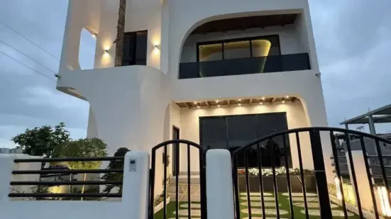 فروش ۳۰۰ متر ویلا دوبلکس استخردار شیک در سرخرود