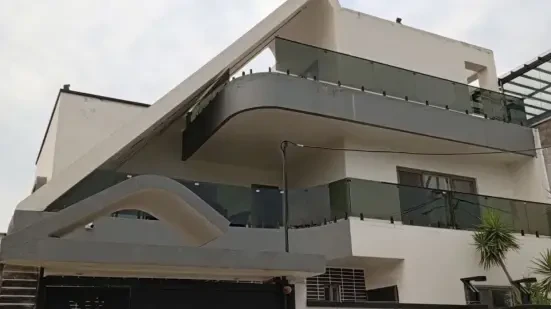 فروش ۴۰۰ متر ویلا تریبلکس شیک استخردار در سرخرود