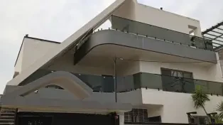 فروش ۴۰۰ متر ویلا تریبلکس شیک استخردار در سرخرود