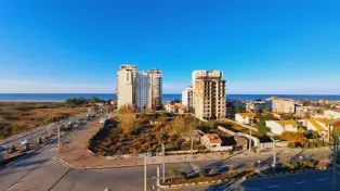 آسمان‌خراش سوپرلاکچری ساحلی ابدی دریا و دماوند