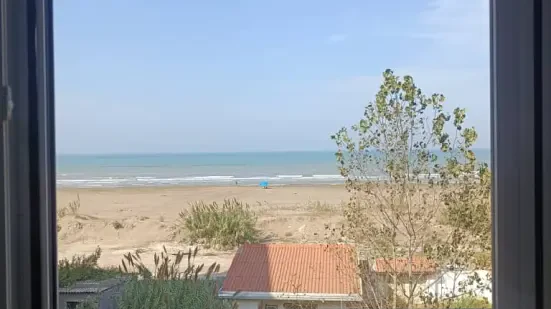 آپارتمان ۷۸ متری دو خواب لب ساحل با ویو کامل دریا