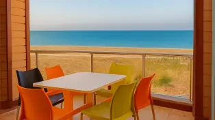 آپارتمان پلاک اول دریا با تراس و ویوی مستقیم دریا