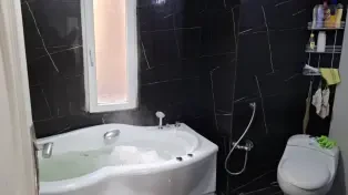 ویلای ساحلی سرسبز در قلب شهر سنددار با جکوزی