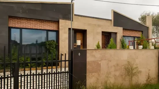 ویلا ساحلی نوساز با دسترسی عالی خانه‌دریا