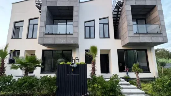 ویلا لوکس با سند تک‌برگ و امنیت ۲۴ ساعته محمودآباد