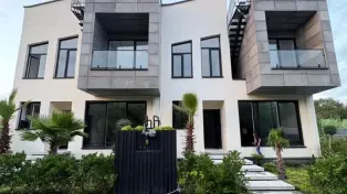 ویلا لوکس با سند تک‌برگ و امنیت ۲۴ ساعته محمودآباد