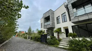 ویلا دوبلکس در یک شهرک سبز با نگهبانی