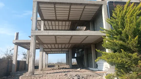 ۲۰۰ متر ویلا نیمه کاره سنددار