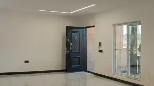 200 متر ویلا فلت با ساخت قوی و مدارک کامل