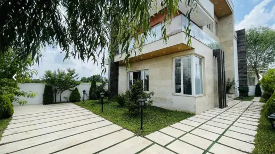 ویلا تریبلکس مدرن شهرکی محمودآباد سند تک‌برگ استخر