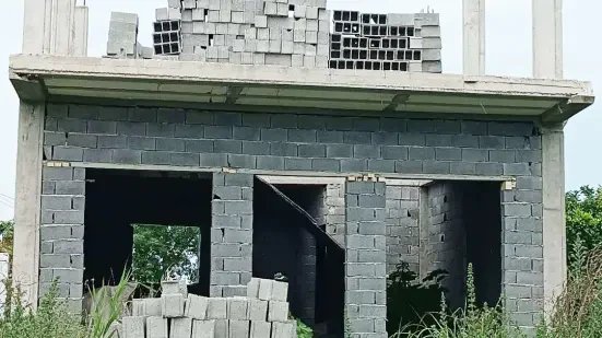 175 متر ویلا نیمه کاره در جاده خانه دریا