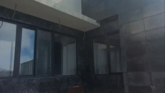 ۲۰۰ متر زمین  ۱۳۰ متر بنای فلت استخر دار سرخرود