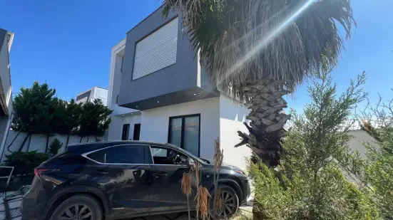 ویلا استخردار مدارک کامل