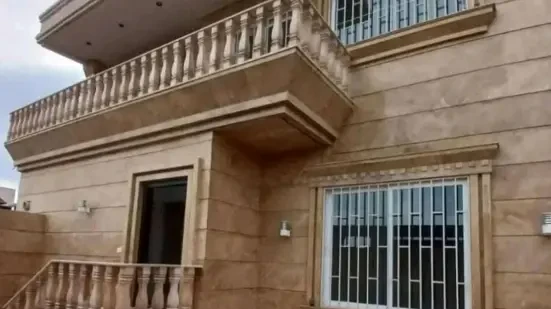 ویلا شهری استخر دار ۲۷۰ متری لوکیشن عالی