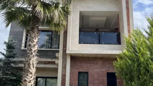 فروش ویلای استخردار شهرکی لوکس با گیت نگهبانی