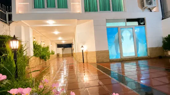 ویلای لاکچری ساحلی استخردار در سرخرود، لوکیشن شهری