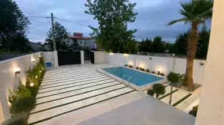 فروش ویلا ۲۵۰ متری شهرکی ۳ خواب استخردار