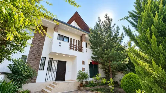 ویلای ساحلی چند قدمی آب در سرخرود سند شش‌دانگ