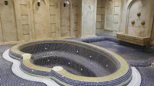 آپارتمان ساحلی در خط دریا سرخرود