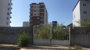 زمین در خط دریا سرخرود