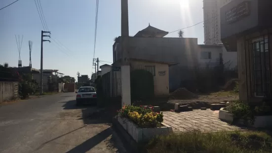 زمین در گلستان غربی خط دریا