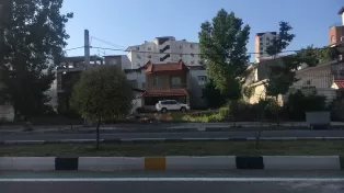 زمین دو بر خط دریا