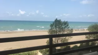 آپارتمان ساحلی در خط دریا سرخرود