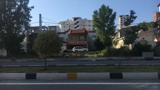 زمین ساحلی در منطقه خط دریا سرخرود