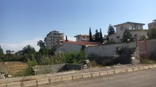 زمین ساحلی در منطقه خط دریا سرخرود