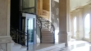 برج سفید خط دریا